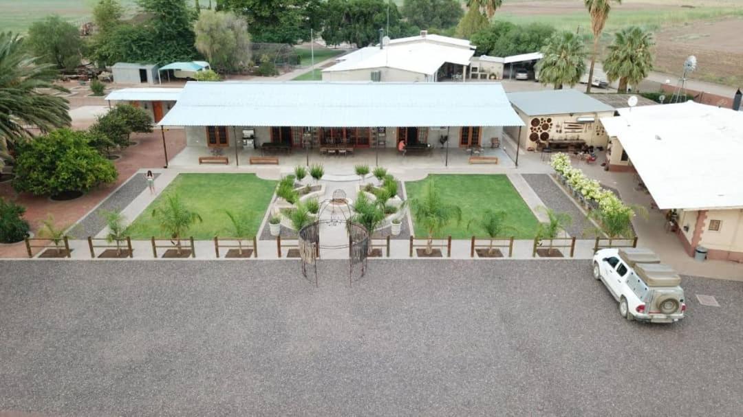 Bastion Farmyard Villa Mariental Buitenkant foto