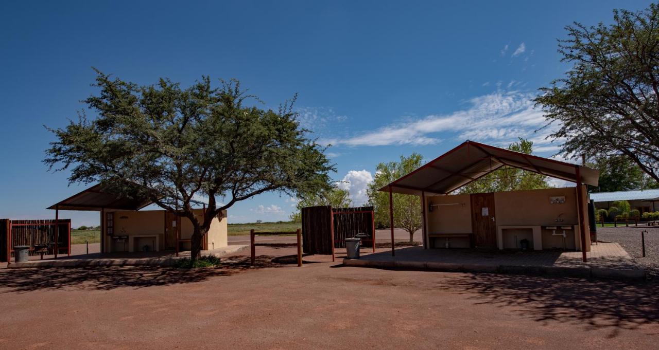 Bastion Farmyard Villa Mariental Buitenkant foto