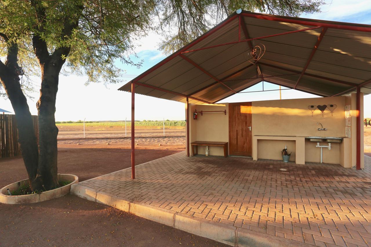 Bastion Farmyard Villa Mariental Buitenkant foto